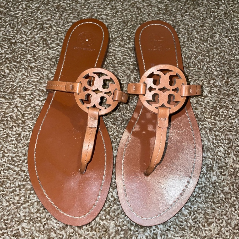USED 8 1/2 Tory Burch sandals tan